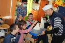 Podróż zwana życiem z kolorowymi skarpetkami w tle_21