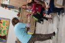 Podróż zwana życiem z kolorowymi skarpetkami w tle_27