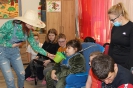 Podróż zwana życiem z kolorowymi skarpetkami w tle_34
