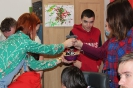 Podróż zwana życiem z kolorowymi skarpetkami w tle_44