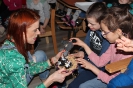 Podróż zwana życiem z kolorowymi skarpetkami w tle_6